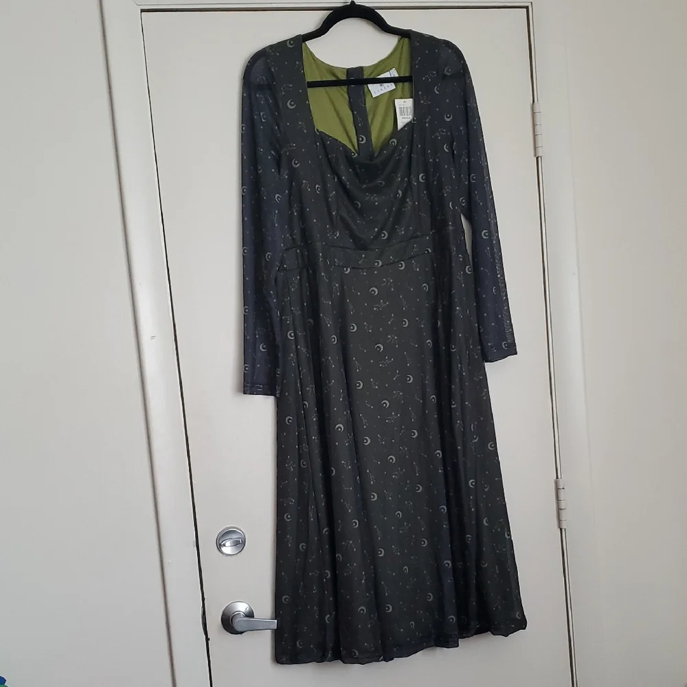 Daisy's Street Gold Constellation Chain Belt Long-sleeve Dress (Plus size) - Picture 1 of 16